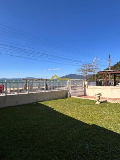 Casa Frente Mar na Praia de Fora | Vista Permanente e Espaço para Barco