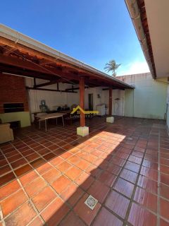 Casa Frente Mar na Praia de Fora | Vista Permanente e Espaço para Barco