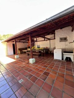 Casa Frente Mar na Praia de Fora | Vista Permanente e Espaço para Barco