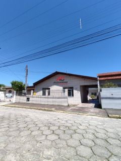 Duas casas em ótimo terreno na Fazenda Santo Antônio