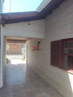 Duas casas em ótimo terreno na Fazenda Santo Antônio