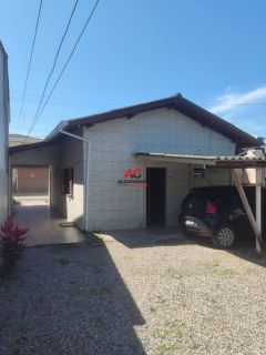 Duas casas em ótimo terreno na Fazenda Santo Antônio