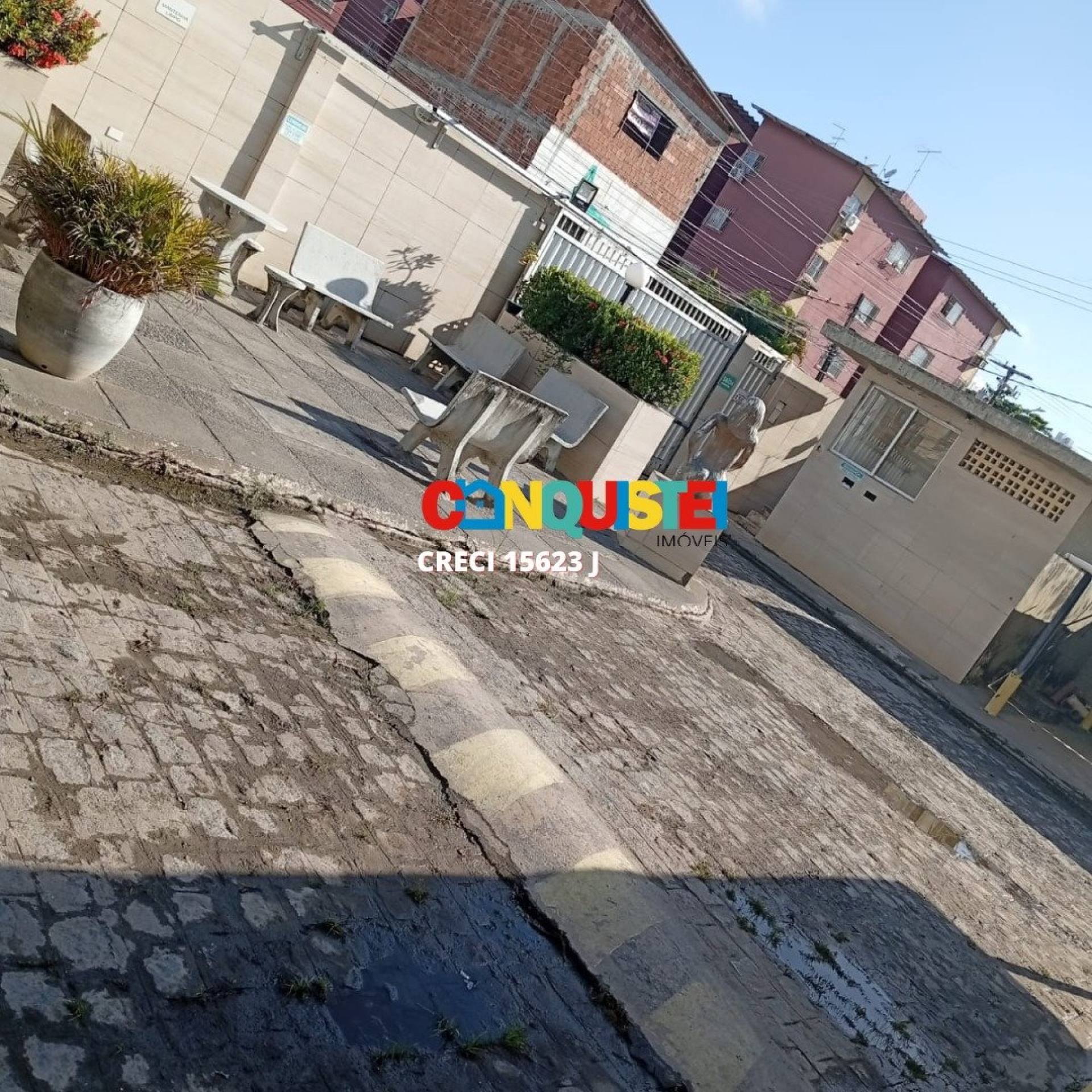 Apartamento em Candeias Conj Res Jardim Karina