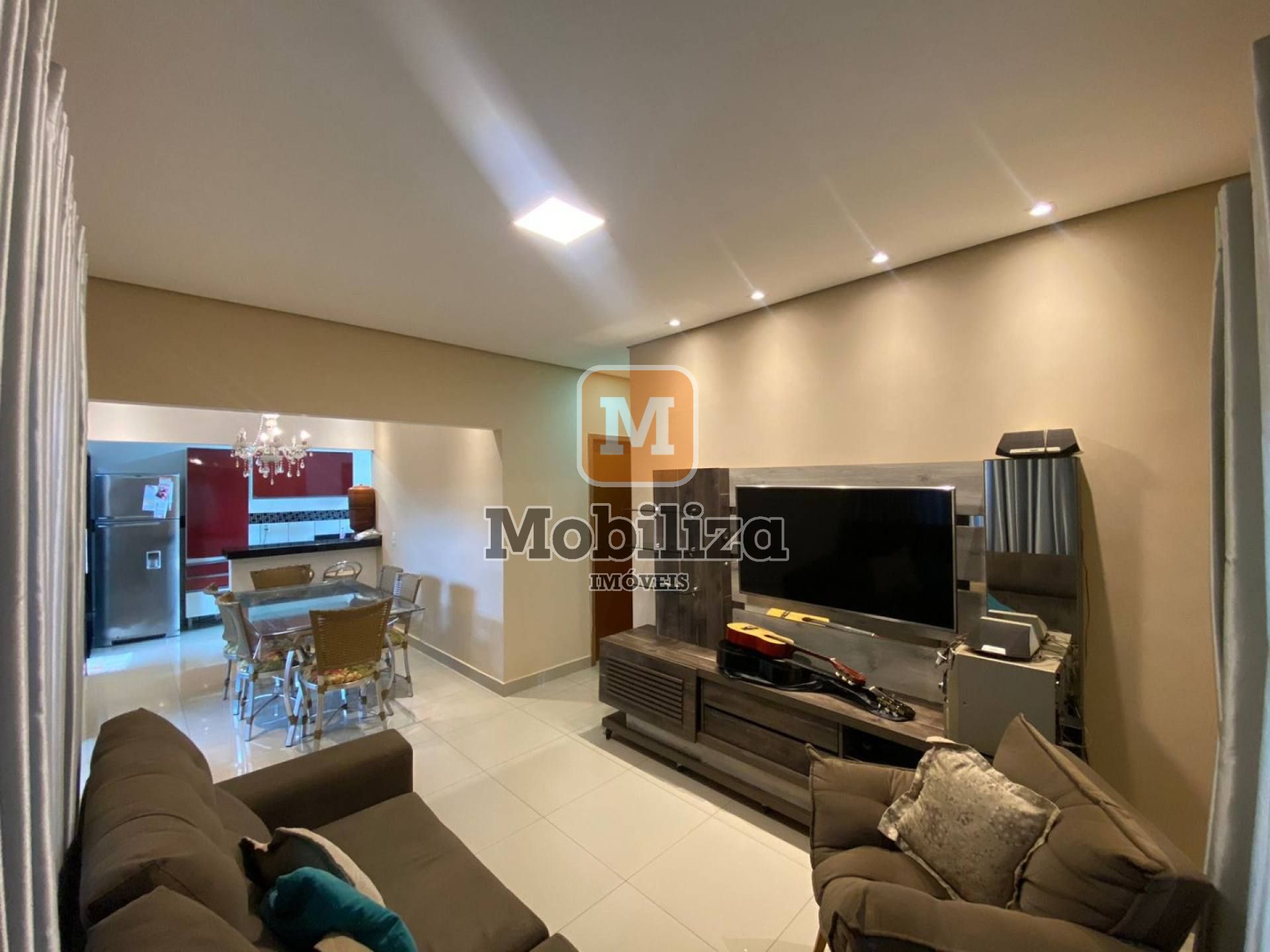 Casa - Bairro Aponiã 275m²
