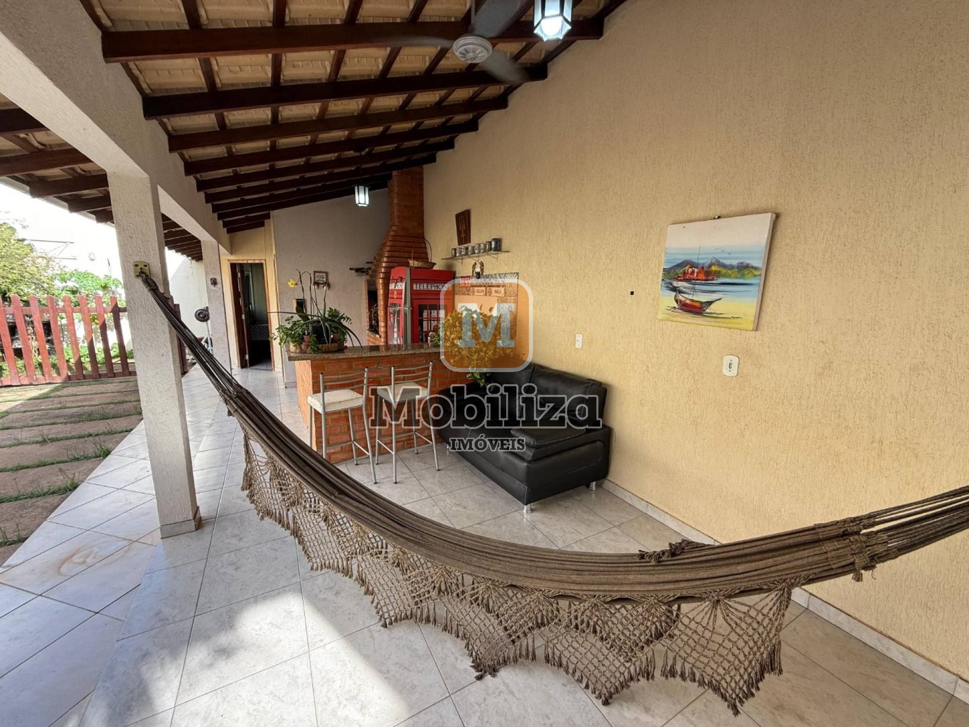 Casa com 4 quartos sendo 3 suítes no Condomínio Alberto Jaquier