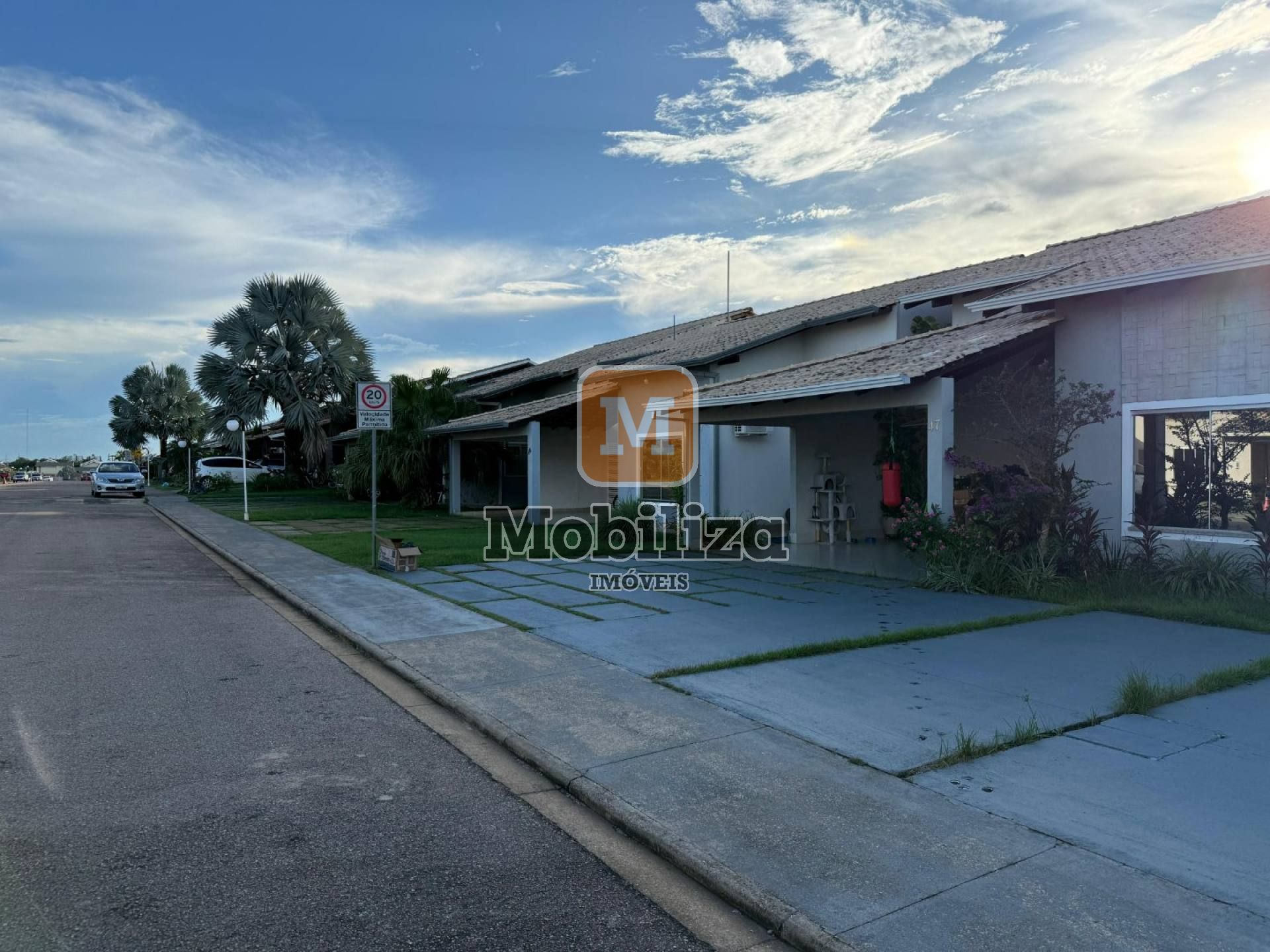 Casa com 4 quartos sendo 3 suítes no Condomínio Alberto Jaquier