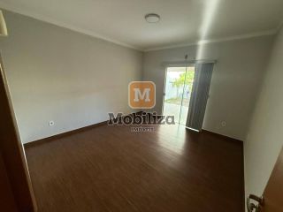 Casa com 4 quartos sendo 3 suítes no Condomínio Alberto Jaquier