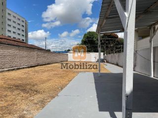 Terreno com edícula no bairro Pedrinhas