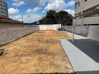 Terreno com edícula no bairro Pedrinhas