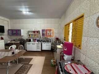 Casa no bairro Flodoaldo Pontes Pinto com terreno de 250m²