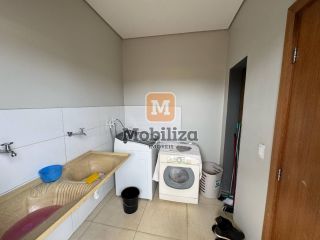 Casa com 3 suítes - Condomínio Alphaville 216m²
