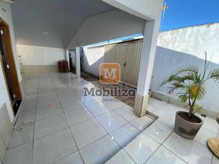 Casa no bairro Aponiã com piscina e terreno de 250m²