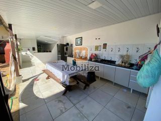 Casa no bairro Aponiã com piscina e terreno de 250m²