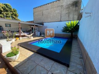 Casa no bairro Aponiã com piscina e terreno de 250m²