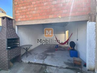 Casa com benfeitorias e quintal amplo no condomínio Cancún 1