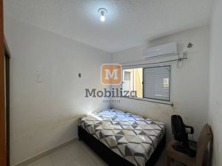 Casa com benfeitorias e quintal amplo no condomínio Cancún 1