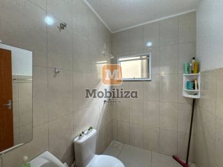 Casa com benfeitorias e quintal amplo no condomínio Cancún 1