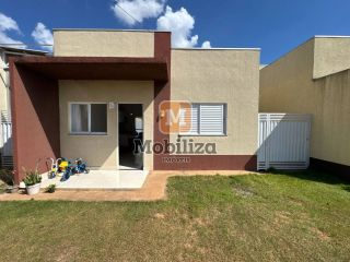 Casa com benfeitorias e quintal amplo no condomínio Cancún 1