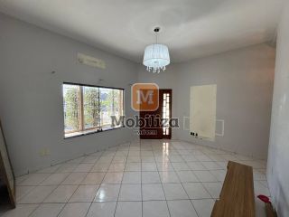 Casa com 3 quartos sendo 2 suítes e edícula com 2 quartos no Bairro Embratel