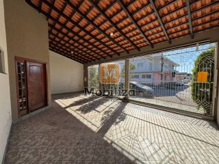 Casa com 3 quartos sendo 2 suítes e edícula com 2 quartos no Bairro Embratel