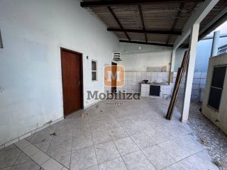 Casa com 3 quartos sendo 2 suítes e edícula com 2 quartos no Bairro Embratel