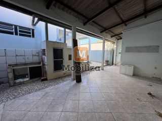 Casa com 3 quartos sendo 2 suítes e edícula com 2 quartos no Bairro Embratel