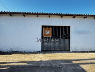 Casa no bairro Floresta com terreno de 166m²