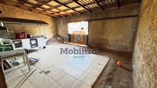 Casa no bairro Floresta com terreno de 166m²