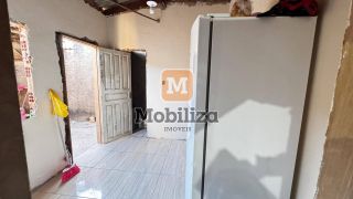 Casa no bairro Floresta com terreno de 166m²