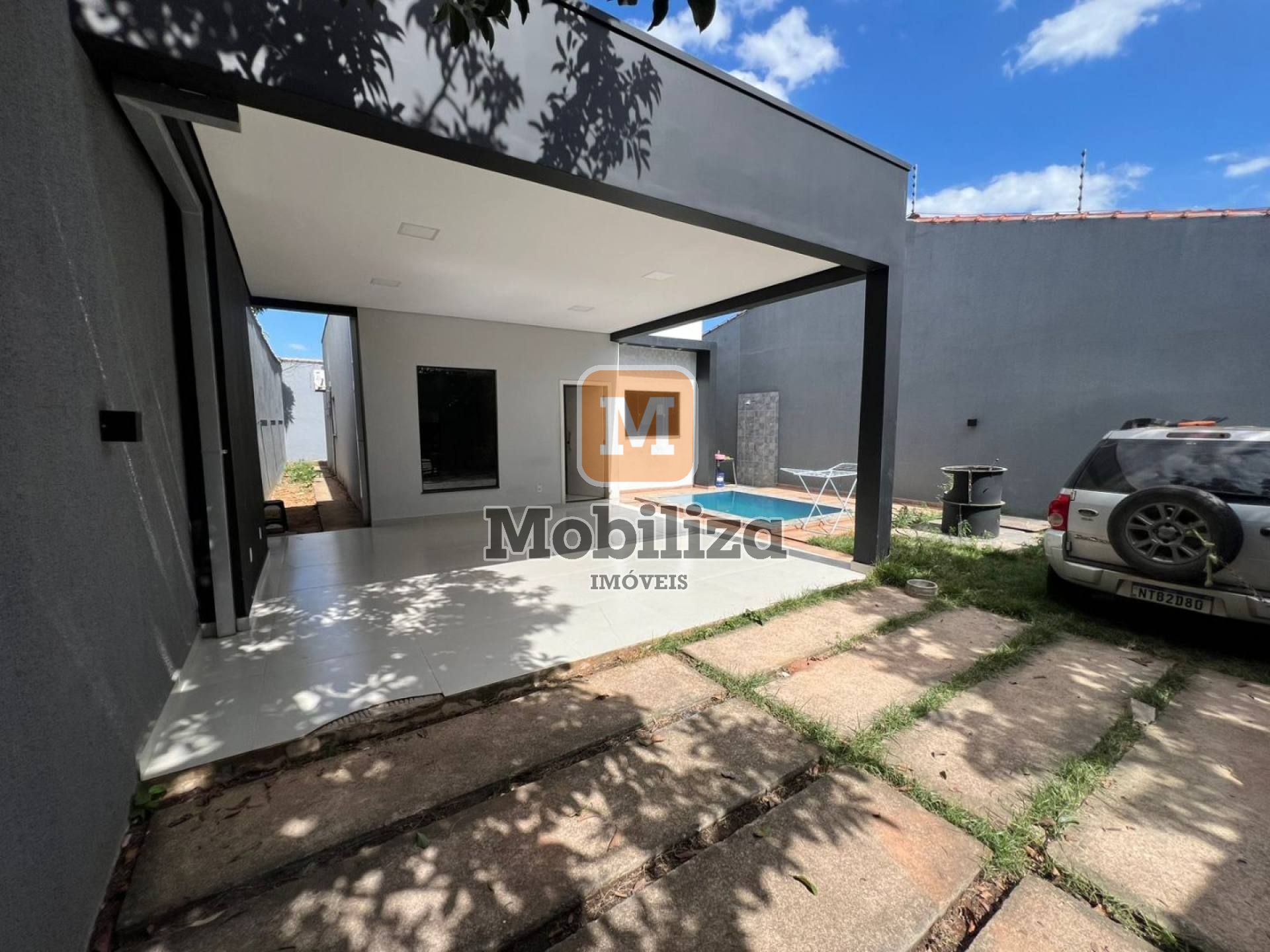 Casa com 3 quartos, piscina e terreno amplo com 278m² no bairro Caladinho