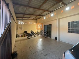 Casa com 2 quartos e energia solar na Zona Sul