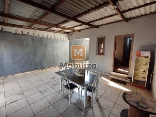 Casa com 3 quartos sendo 1 suíte com terreno de 250m² na Zona Sul