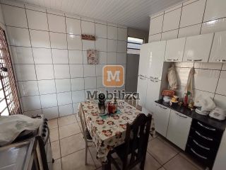 Casa com 3 quartos sendo 1 suíte com terreno de 250m² na Zona Sul