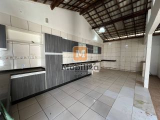 Casa com 3 quartos sendo 1 suíte e cozinha ampla no Condomínio Nova Era 1