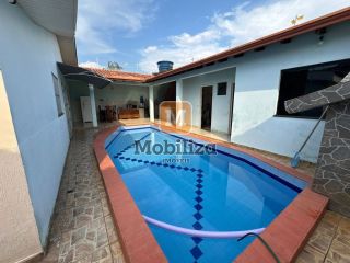 Casa com 5 dormitórios sendo 1 suíte e piscina no bairro Aponiã 180m²