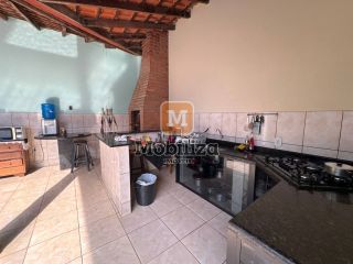 Casa com 5 dormitórios sendo 1 suíte e piscina no bairro Aponiã 180m²