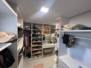 Sobrado com 3 dormitórios e uma ampla área externa com piscina e ambiente arborizado - bairro Rio Madeira