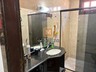 Sobrado com 3 quartos sendo 1 suíte e energia solar no Condomínio Mediterrâneo