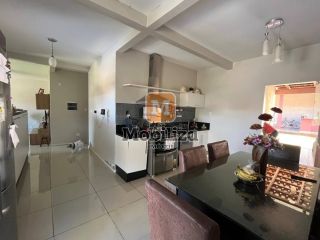 Casa com 3 dormitórios sendo 1 suíte e edícula contendo depósito e banheiro no Condomínio San Matheus