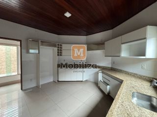 Casa com 3 dormitórios sendo 1 suíte e piscina no bairro Flodoaldo