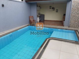 Casa com 3 dormitórios sendo 1 suíte e piscina no bairro Flodoaldo