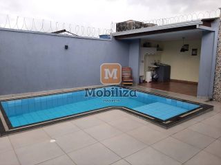 Casa com 3 dormitórios sendo 1 suíte e piscina no bairro Flodoaldo