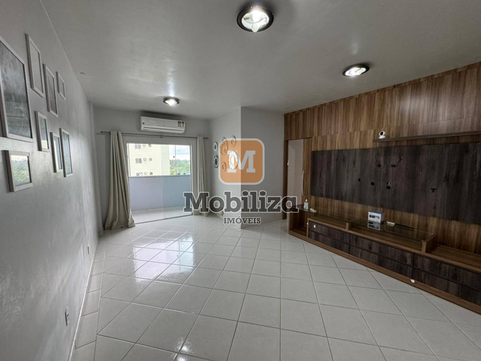 Apartamento semi mobiliado com 3 dormitórios sendo 1 suíte no Condomínio Pinhais 2