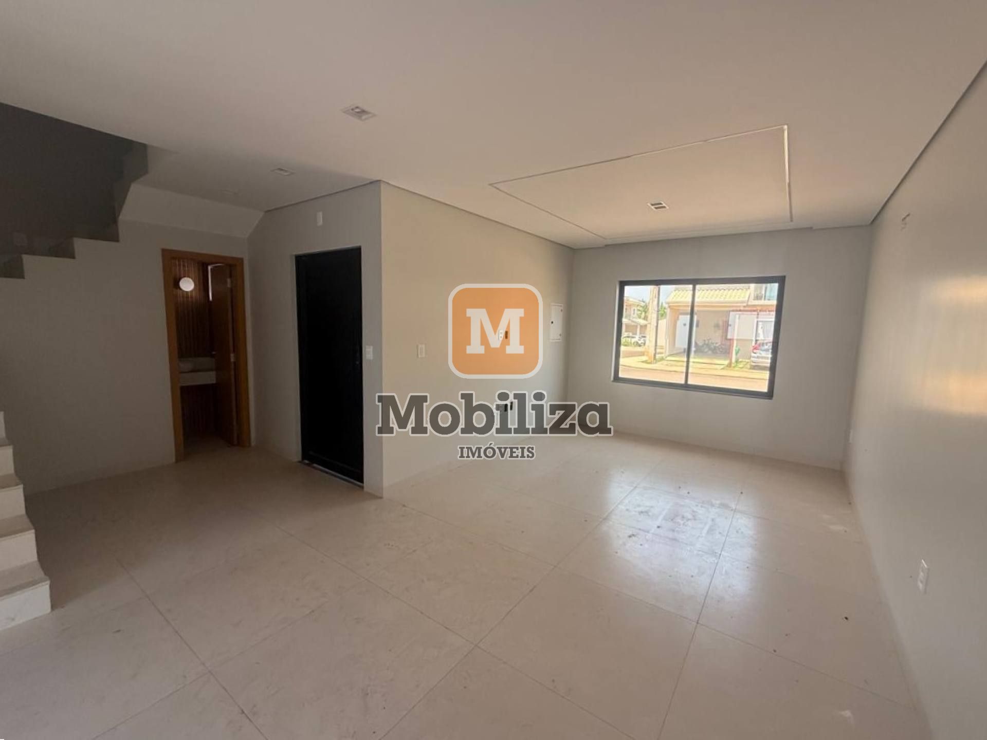 Sobrado com 3 suítes e área gourmet no Condomínio Parintins