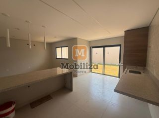 Sobrado com 3 suítes e área gourmet no Condomínio Parintins