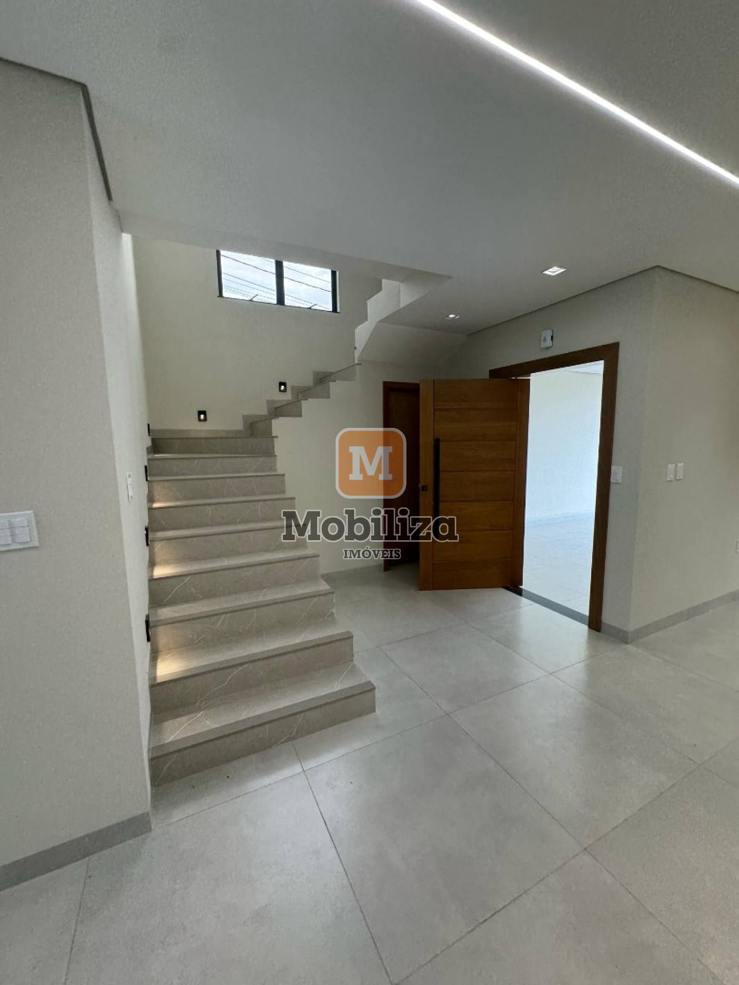 Sobrado com piscina privativa e 3 suítes no Condomínio Parintins