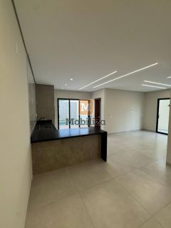 Sobrado com piscina privativa e 3 suítes no Condomínio Parintins