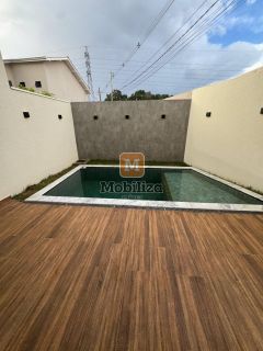 Sobrado com piscina privativa e 3 suítes no Condomínio Parintins