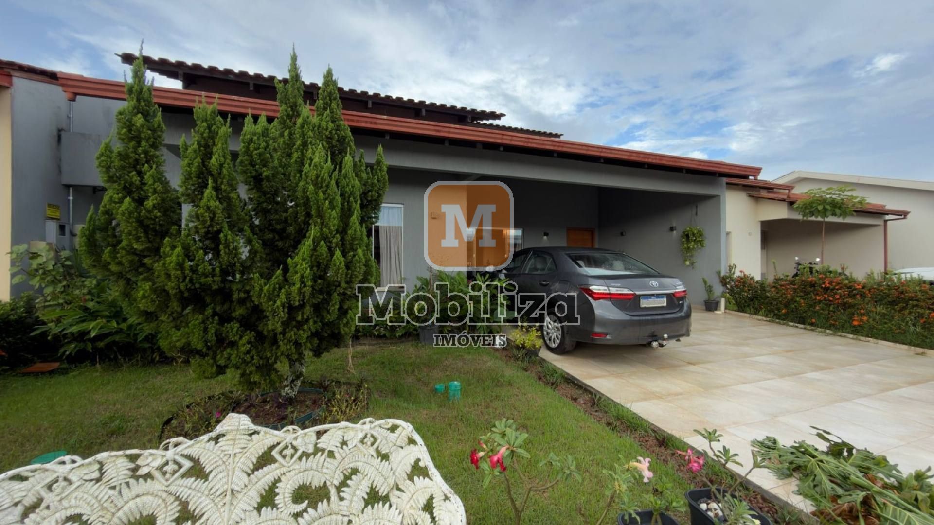 Casa com 3 dormitórios sendo 1 suíte com closet, área gourmet completa e piscina no Condomínio San Matheus