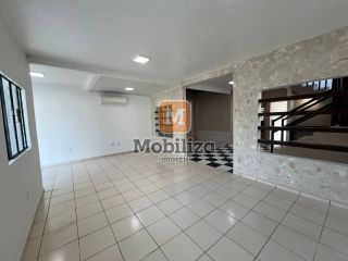 Sobrado com piscina, 3 dormitórios sendo 1 suíte em excelente localização na Zona Norte - Bairro Pedrinhas